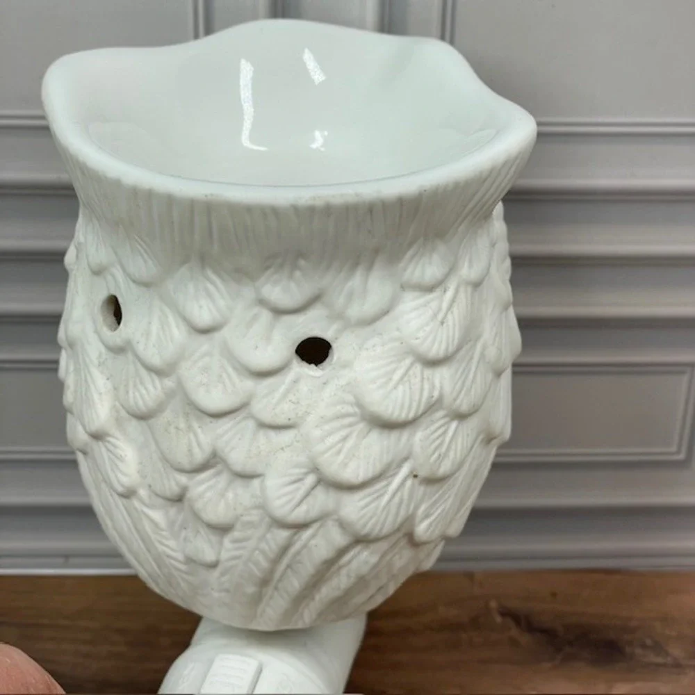 Scentsy Owl Plug In Wax Warmer White Ceramic Electric Home Fragrance Decor